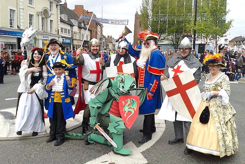 Святые в англии. St George s Day in Britain. День Святого Георгия в Великобритании.